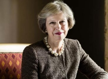 May gathers ministers to hear views on Brexit